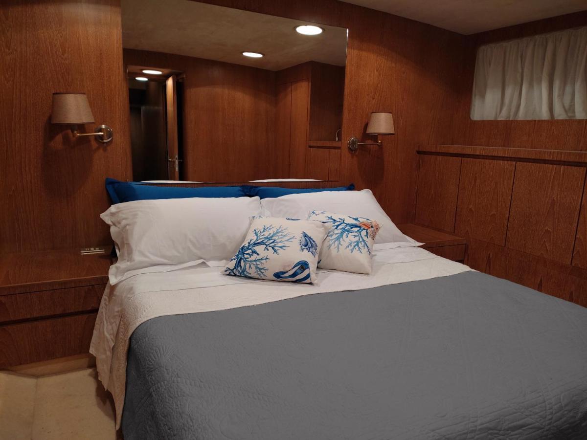 Boat & Breakfast Lucretia, Luxury Yacht Hotel Àrbatax Exterior foto