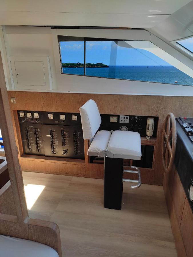 Boat & Breakfast Lucretia, Luxury Yacht Hotel Àrbatax Exterior foto