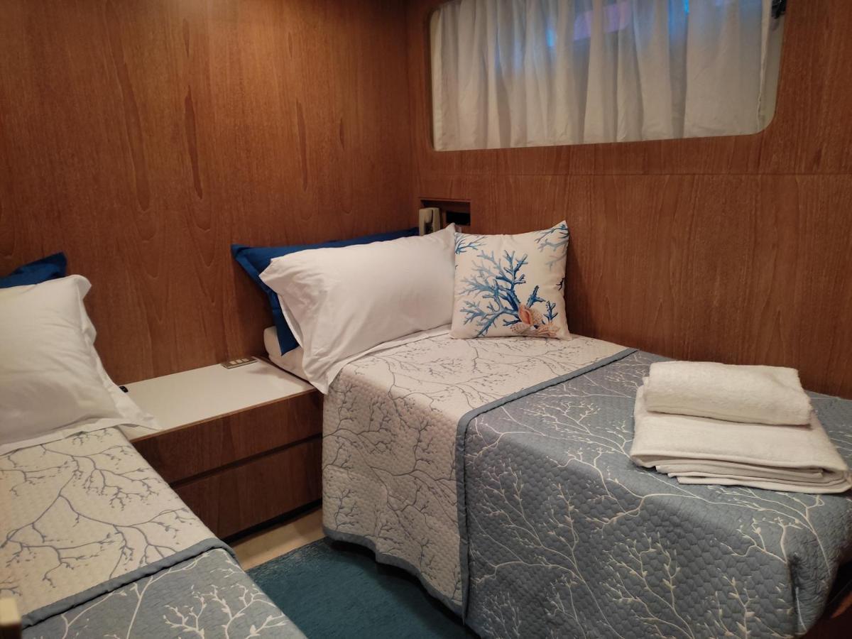 Boat & Breakfast Lucretia, Luxury Yacht Hotel Àrbatax Exterior foto