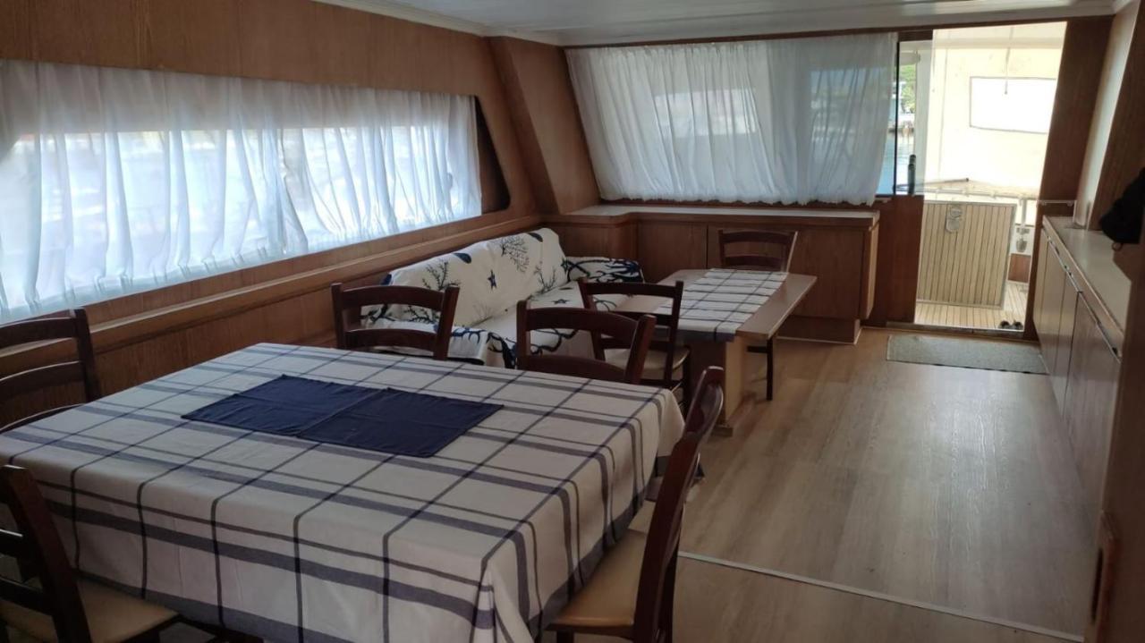 Boat & Breakfast Lucretia, Luxury Yacht Hotel Àrbatax Exterior foto