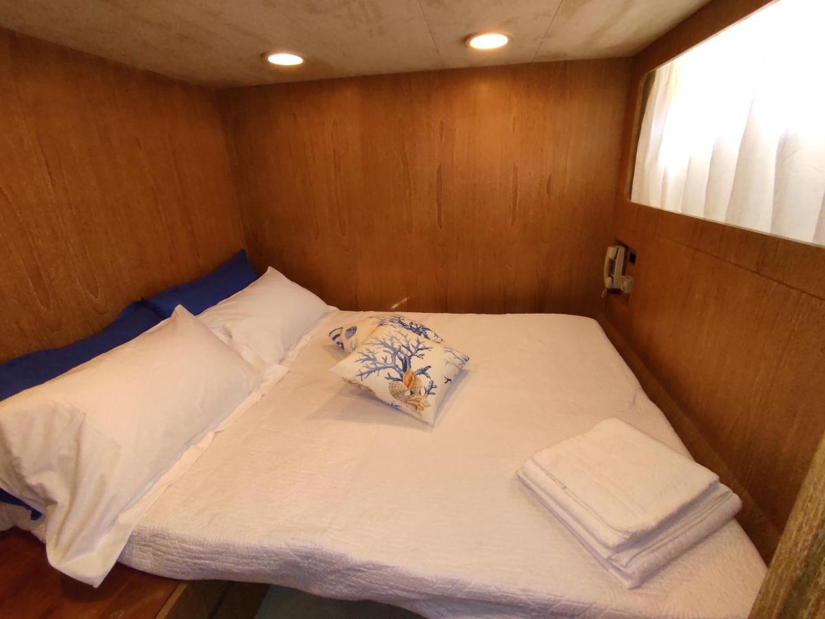 Boat & Breakfast Lucretia, Luxury Yacht Hotel Àrbatax Exterior foto