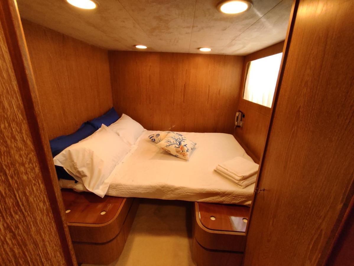 Boat & Breakfast Lucretia, Luxury Yacht Hotel Àrbatax Exterior foto